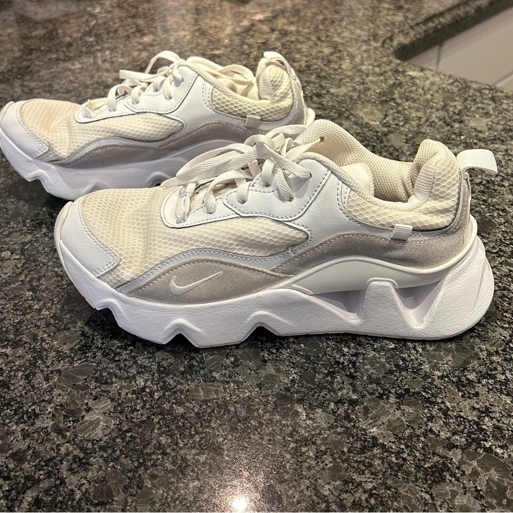 Nike Women’s  Ryz 365-2  Cream and White Sneakers, Size 9